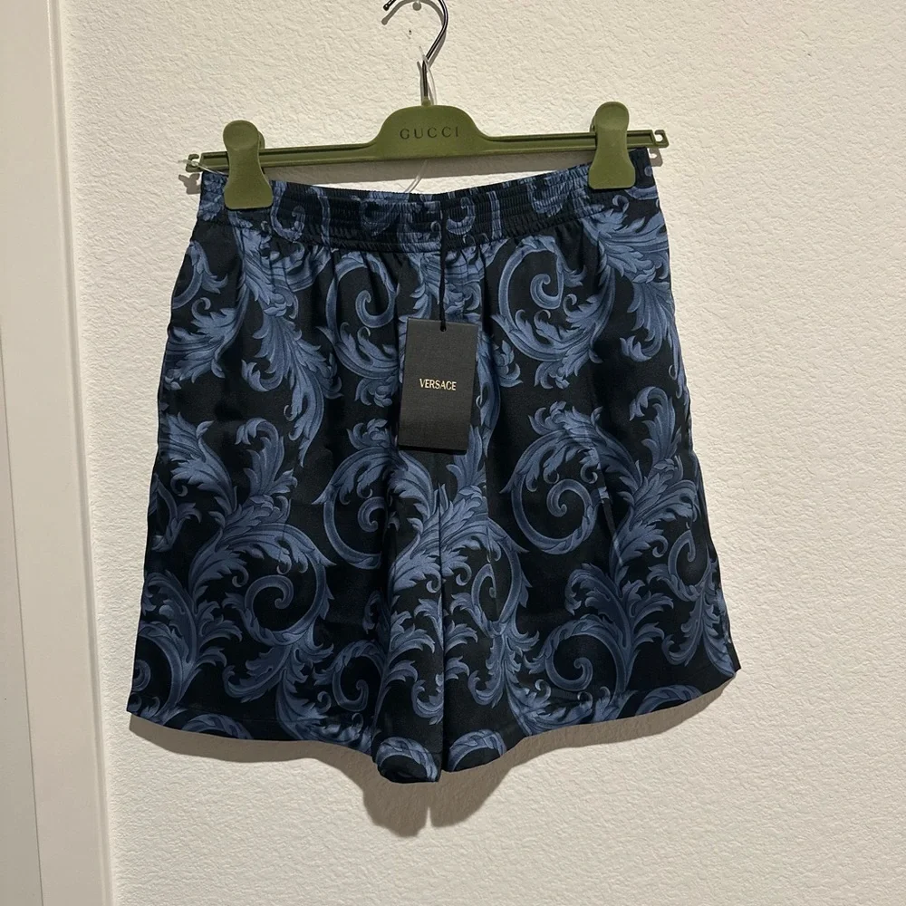 Authentic Men’s Versace Black and Blue Baroque Shorts - Picture 1 of 4